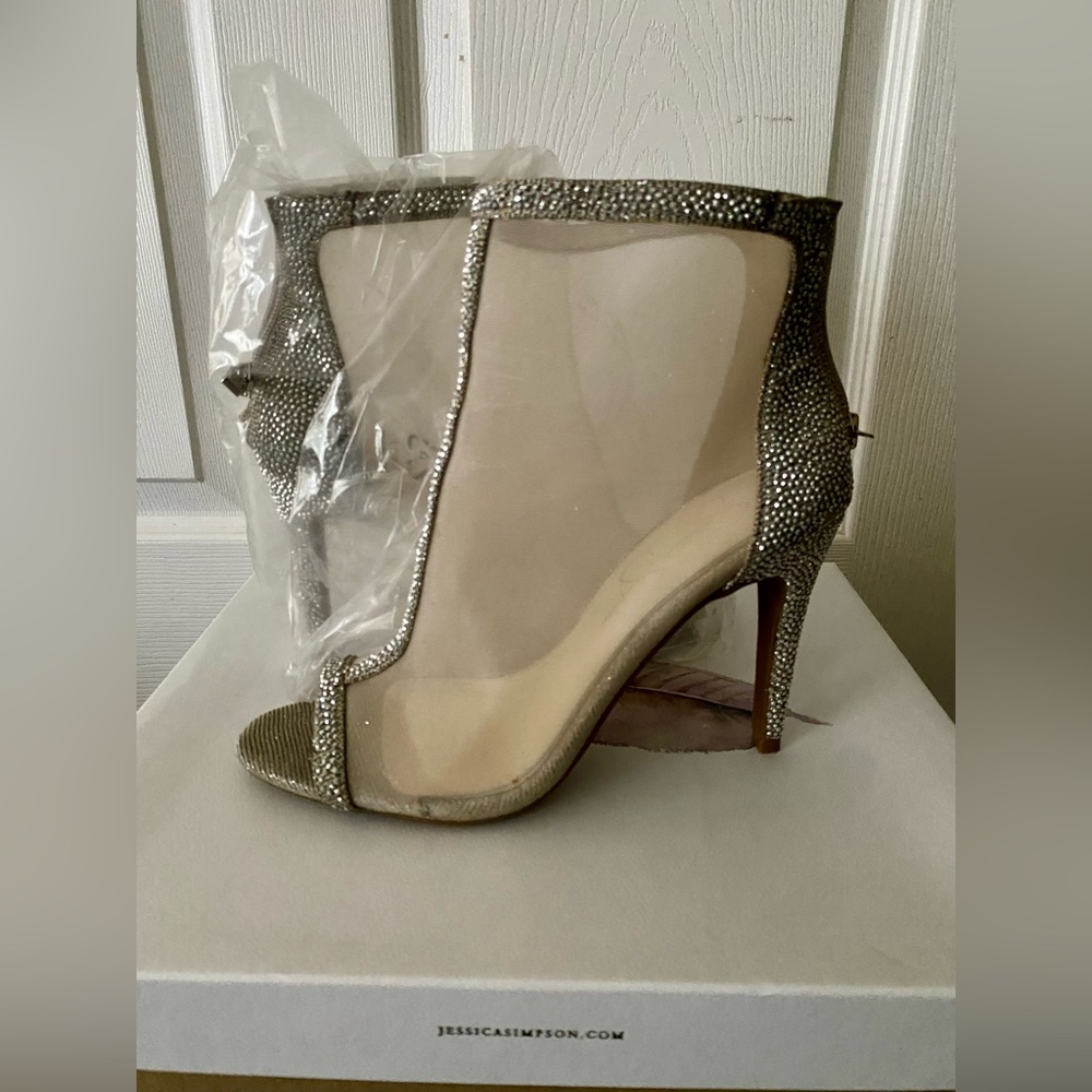 Jessica Simpson Silver and Cream Mesh Heels
